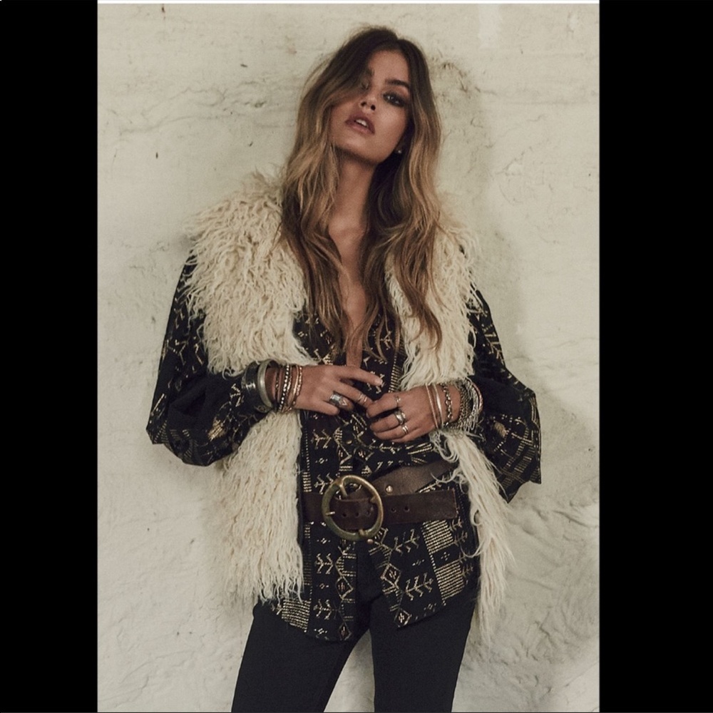 ISO OF THIS BLACK AND GOLD BLOUSE